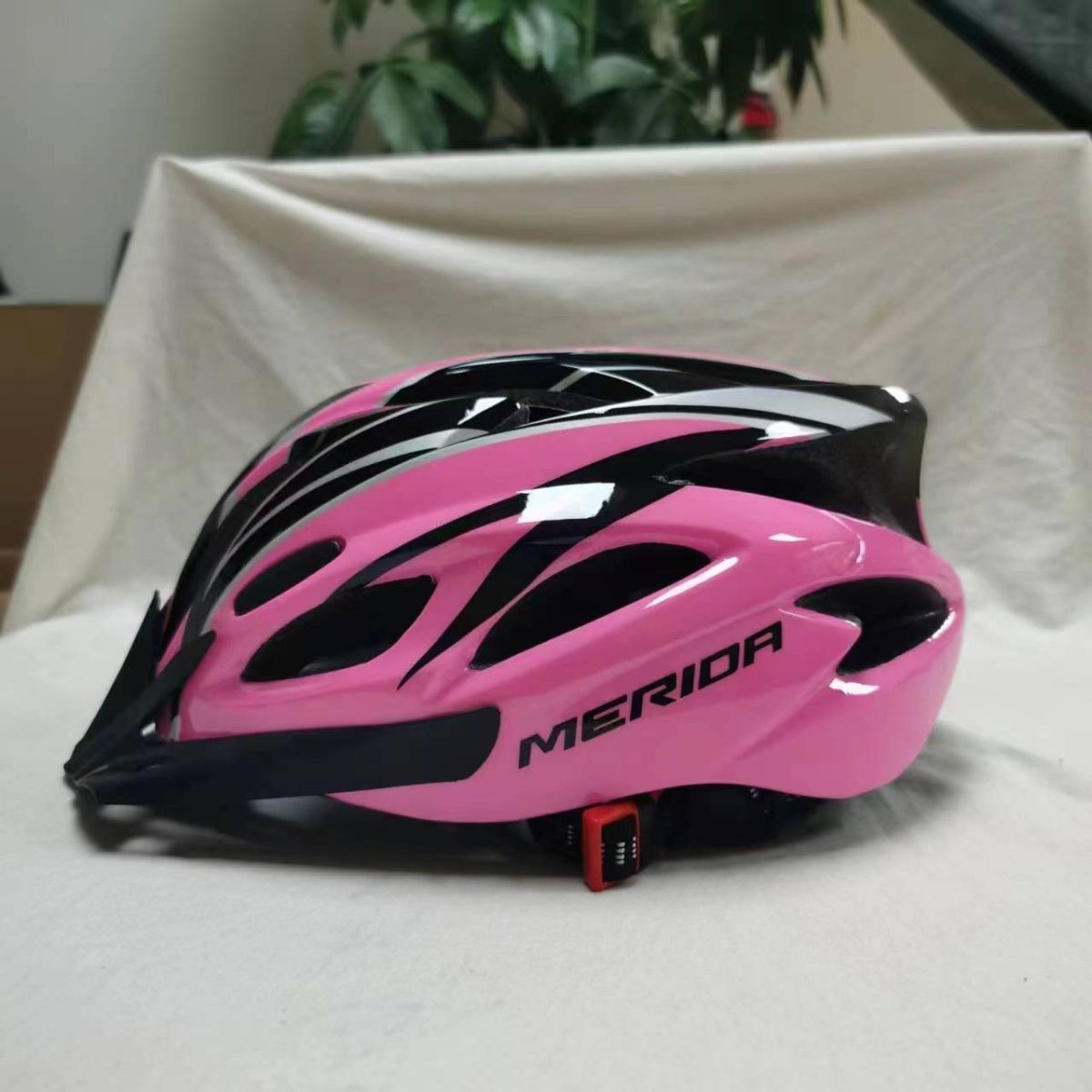 Bicycle Riding Integrated Breaking Wind Helmet