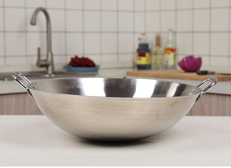 Stainless steel pot with cover