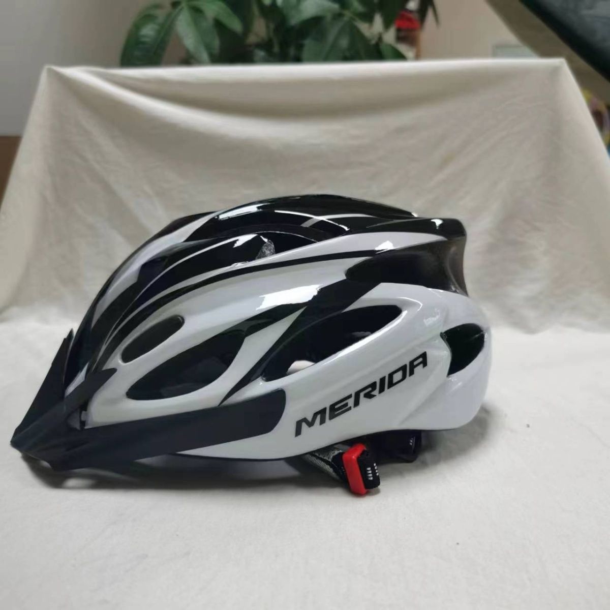 Bicycle Riding Integrated Breaking Wind Helmet