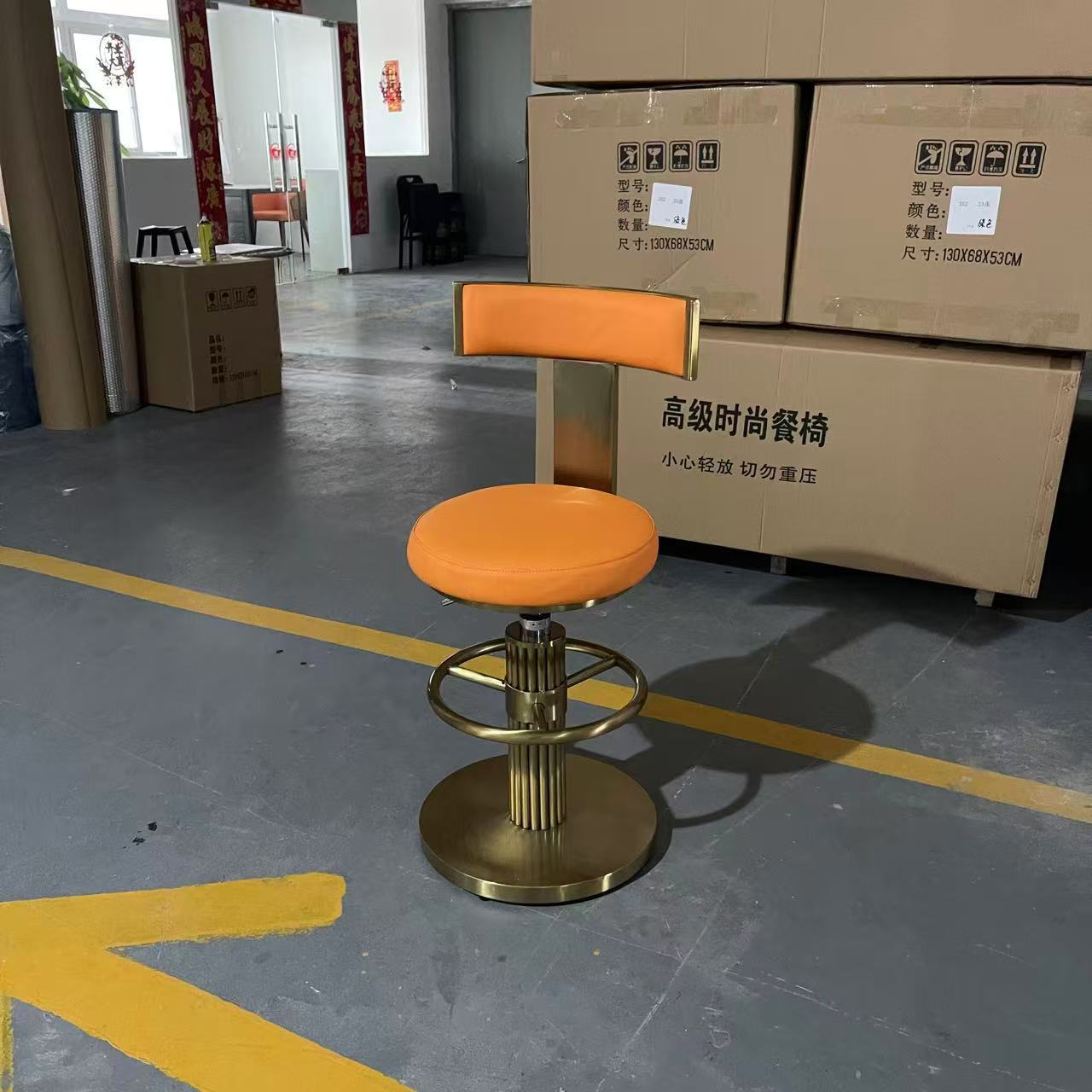 Light Luxury Metal High-End Bar Stool with Adjustable Height, Swivel Backrest, Suitable for Home and Bar Use, High-End Bar Stool Chair