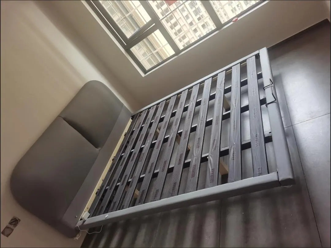 Подвесная современная минималистичная кожаная кровать с мягкой спинкой, итальянская.