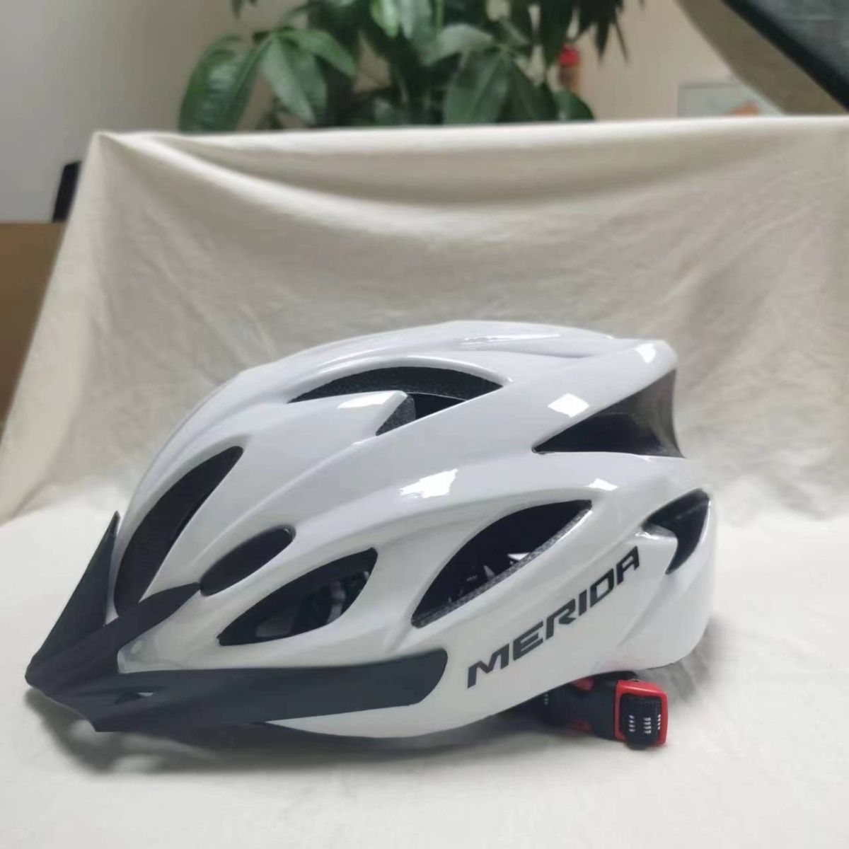 Bicycle Riding Integrated Breaking Wind Helmet