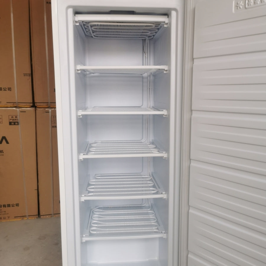 Морозильная камера с системой охлаждения Frost Free, вертикальная морозильная камера, выдвижной ящик, многослойная, без передачи запахов, чай, грудное молоко, мороженое, гарантия на детали. 