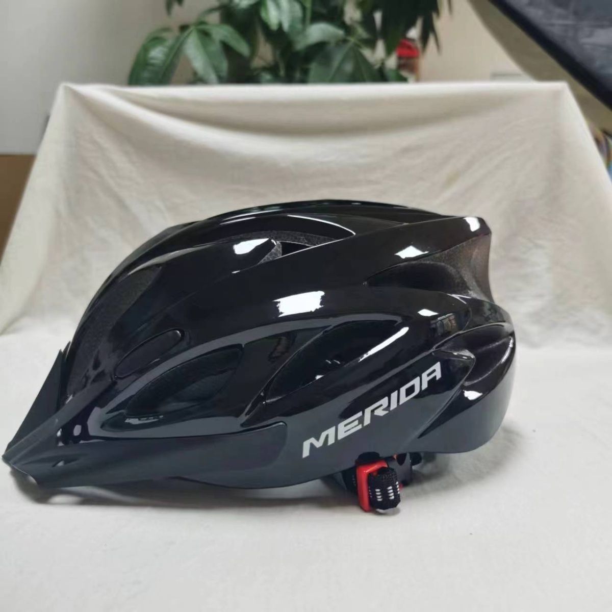 Bicycle Riding Integrated Breaking Wind Helmet