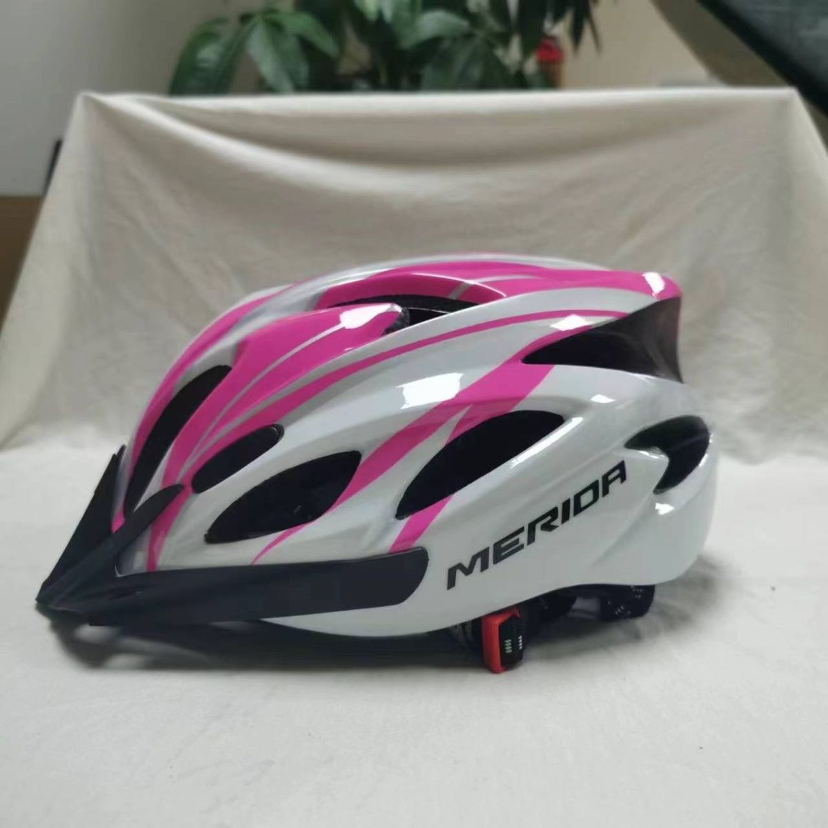 Bicycle Riding Integrated Breaking Wind Helmet