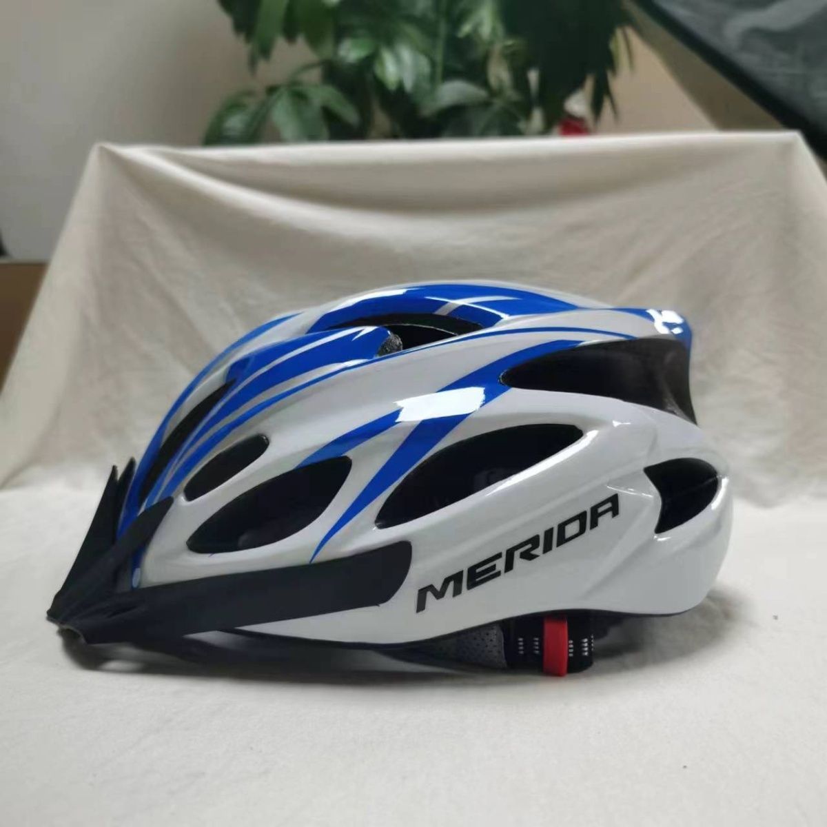 Bicycle Riding Integrated Breaking Wind Helmet
