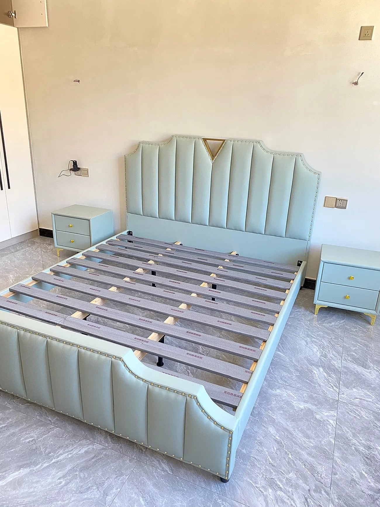 Leather Bed FY01